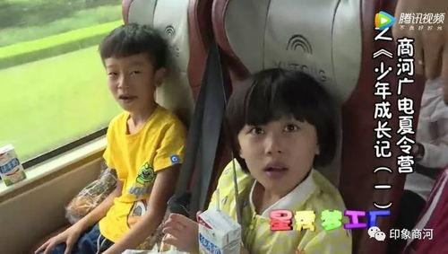 娱乐吃瓜酱小男孩视频,萌态百出,笑料连连